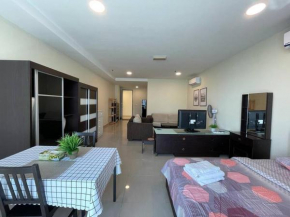 #11 Studio First Subang Mall SS15 Courtyard--2mins to SS15 LRT !2 PAX!
